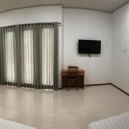 Aurora Hotel Siliwangi チルボン エクステリア 写真