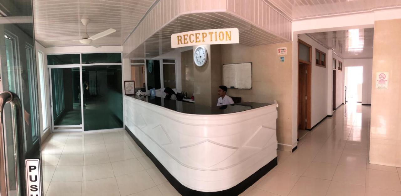 Aurora Hotel Siliwangi チルボン エクステリア 写真