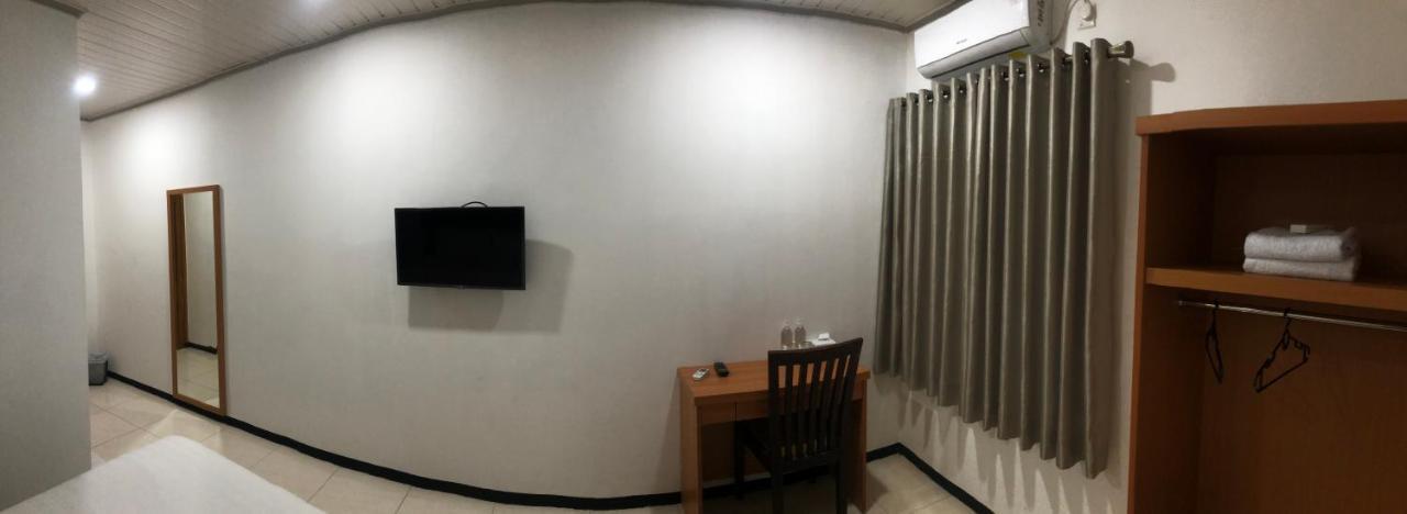 Aurora Hotel Siliwangi チルボン エクステリア 写真